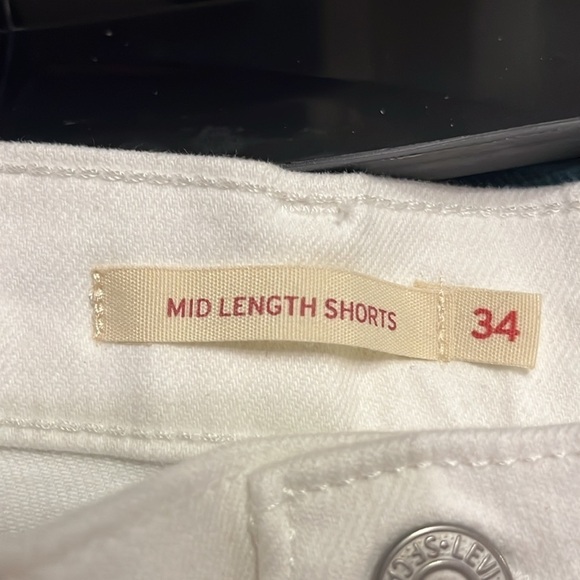 NWT Levi's Women's Mid Length Shorts size 34 - Picture 3 of 6
